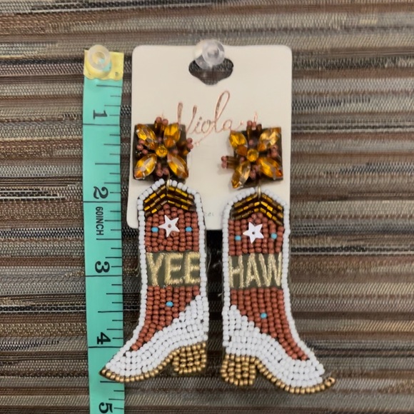 Fun beaded earrings! Lightweight and sure to be a conversation piece! - Picture 8 of 8